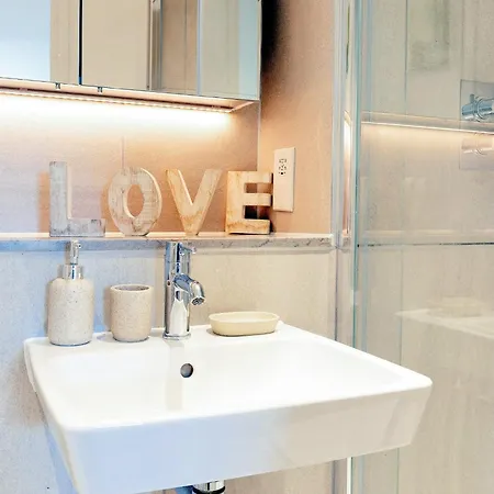 A Brand New Flat With 3 Bedrooms & 3 Baths In Zone 1 Angel For Max 9 Ppl London Exterior photo