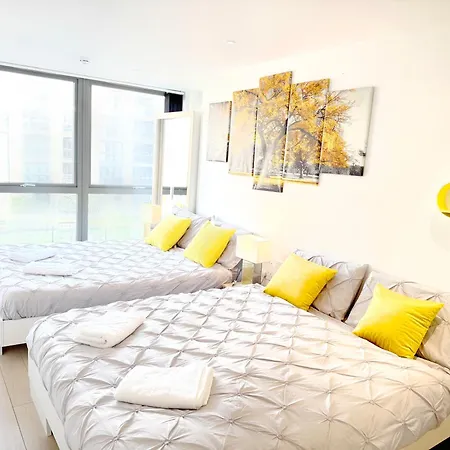 A Brand New Flat With 3 Bedrooms & 3 Baths In Zone 1 Angel For Max 9 Ppl London Exterior photo
