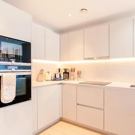 A Brand New Flat With 3 Bedrooms & 3 Baths In Zone 1 Angel For Max 9 Ppl London Exterior photo