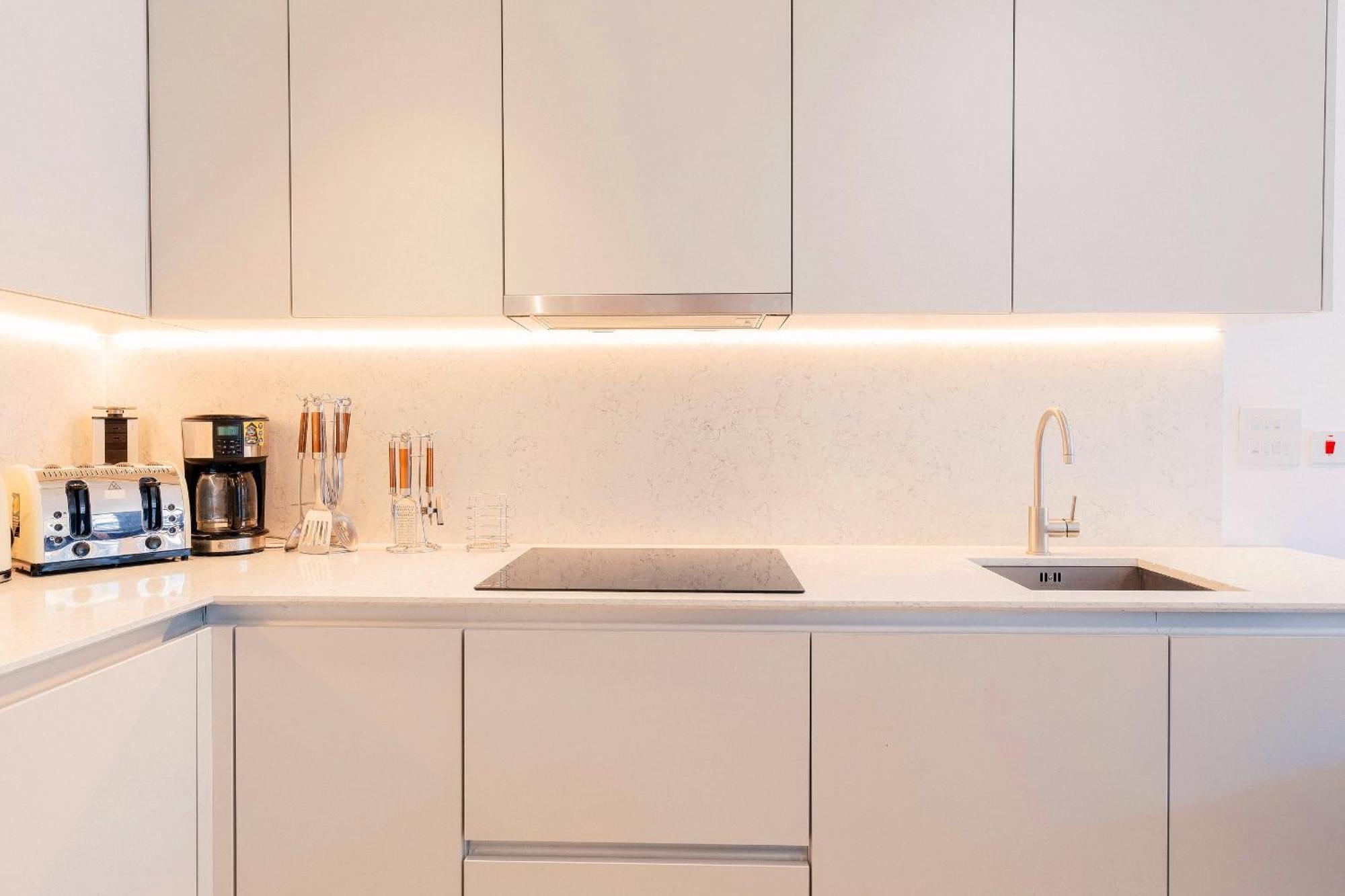 A Brand New Flat With 3 Bedrooms & 3 Baths In Zone 1 Angel For Max 9 Ppl Проживание в семье