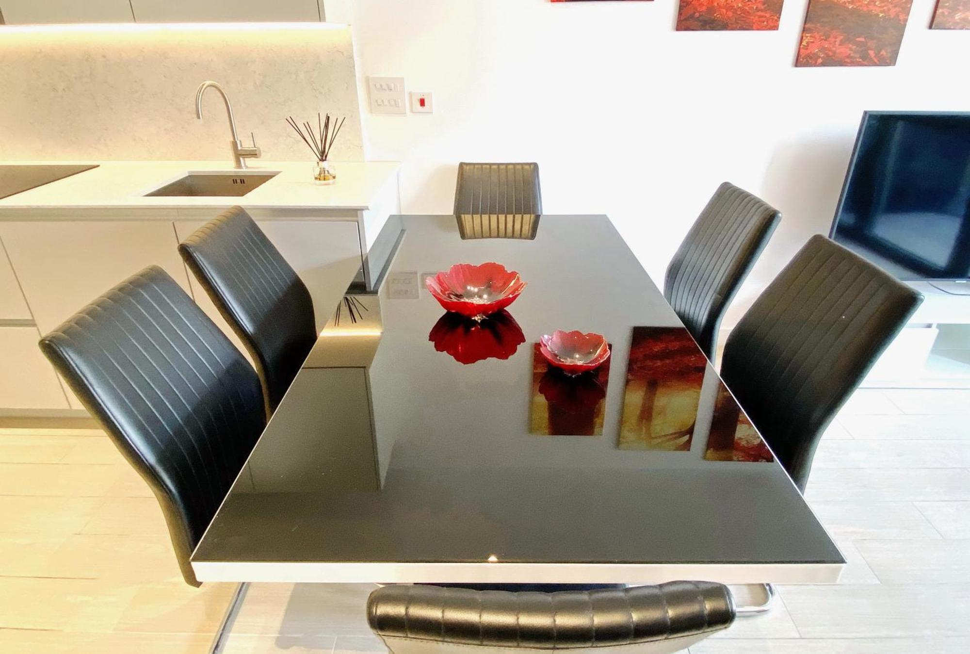 Проживание в семье A Brand New Flat With 3 Bedrooms & 3 Baths In Zone 1 Angel For Max 9 Ppl