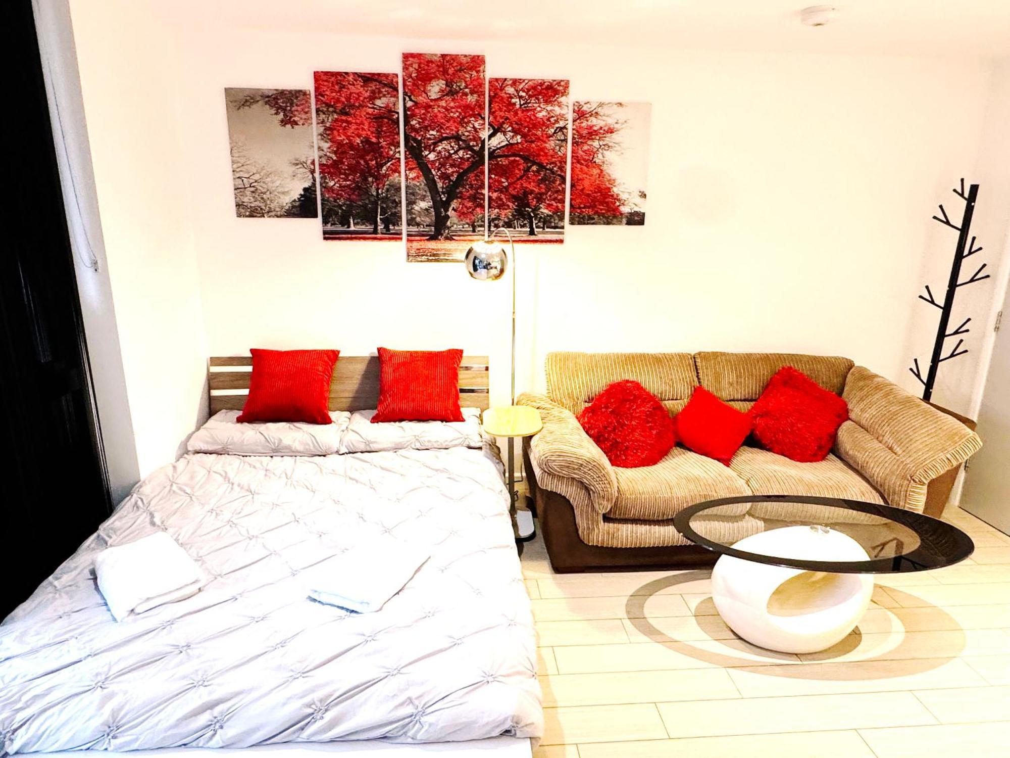 A Brand New Flat With 3 Bedrooms & 3 Baths In Zone 1 Angel For Max 9 Ppl * Лондон